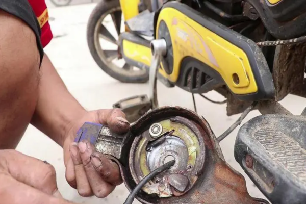 阿勒泰电动车刹车故障